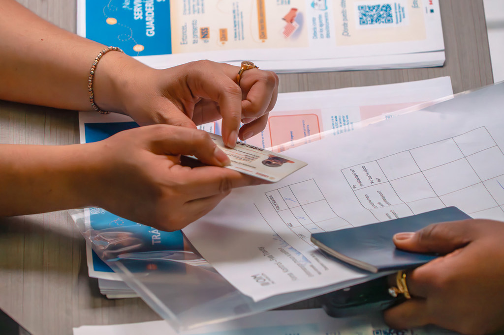 La OIM en México orienta a las personas migrantes a regularizar sus documentos.